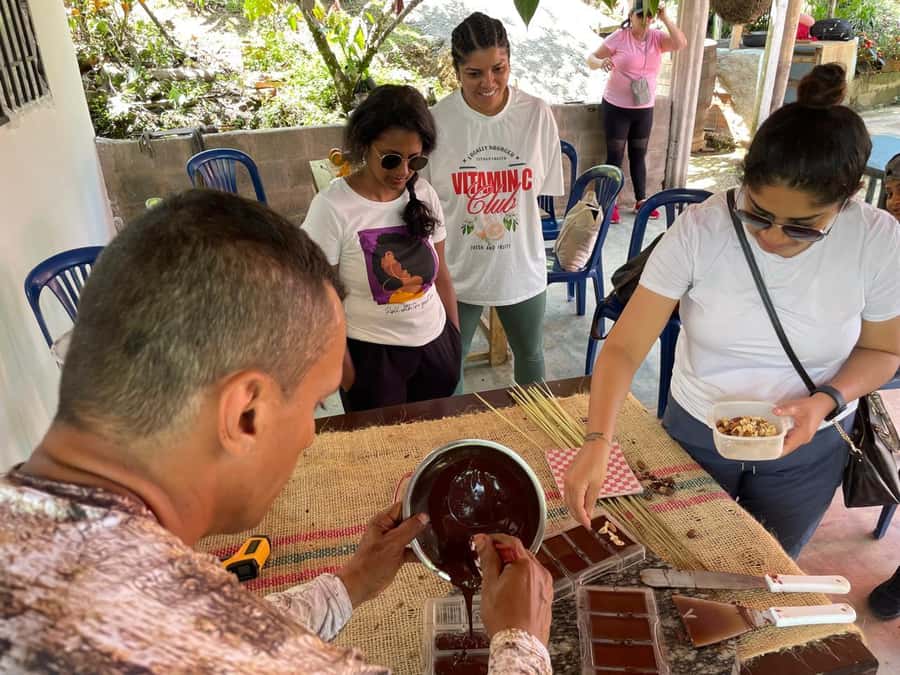 Medellín: Chocolate Tour & Exfoliation in beautiful river - Who will enjoy this most?
