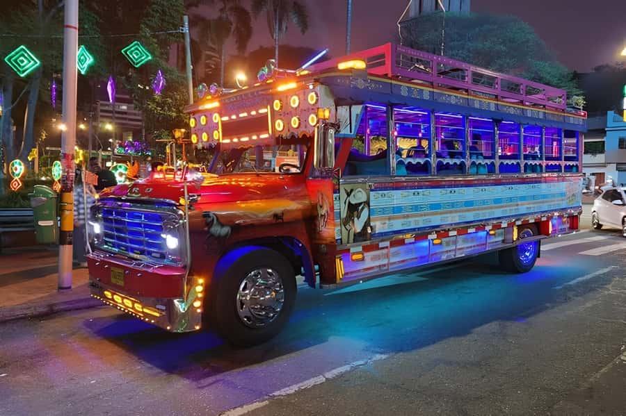 MEDELLIN: CITY TOUR CITY NIGHT TOUR + OPEN BAR - What this Medellín night tour is really about