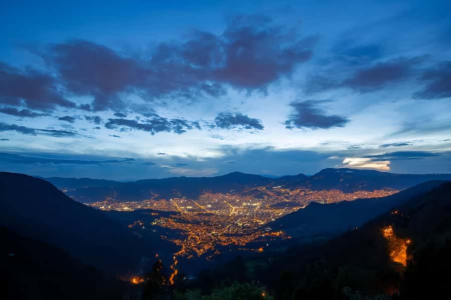 MEDELLIN: CITY TOUR CITY NIGHT TOUR + OPEN BAR - Starting at Estadio Metro Station at 7:00 pm