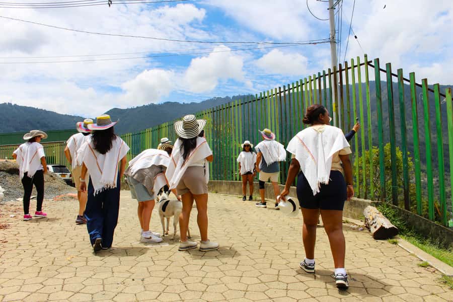 Medellín Coffee Farm Tour with Trolley and Cable Car Ride - Casa Finca de La Sierra and the family welcome