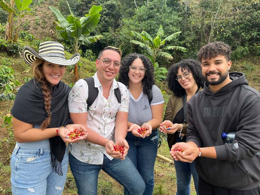 Medellín: Coffee Tour Experience at a Coffee Farm - Meeting the coffee master and learning Colombia’s coffee story