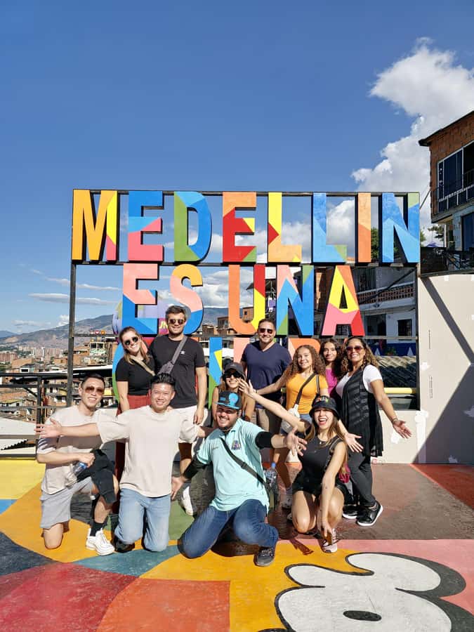 Medellín: Comuna 13 and Graffiti Guided Tour with a Local - Why a local guide changes Comuna 13
