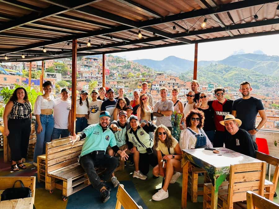 Medellín: Comuna 13 and Graffiti Guided Tour with a Local - Starting at San Javier Metro Station
