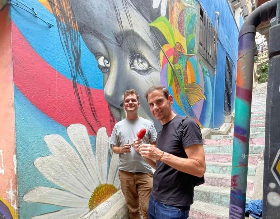 Medellín: Comuna 13 District Tour with Cable Car Ride - Key points at a glance