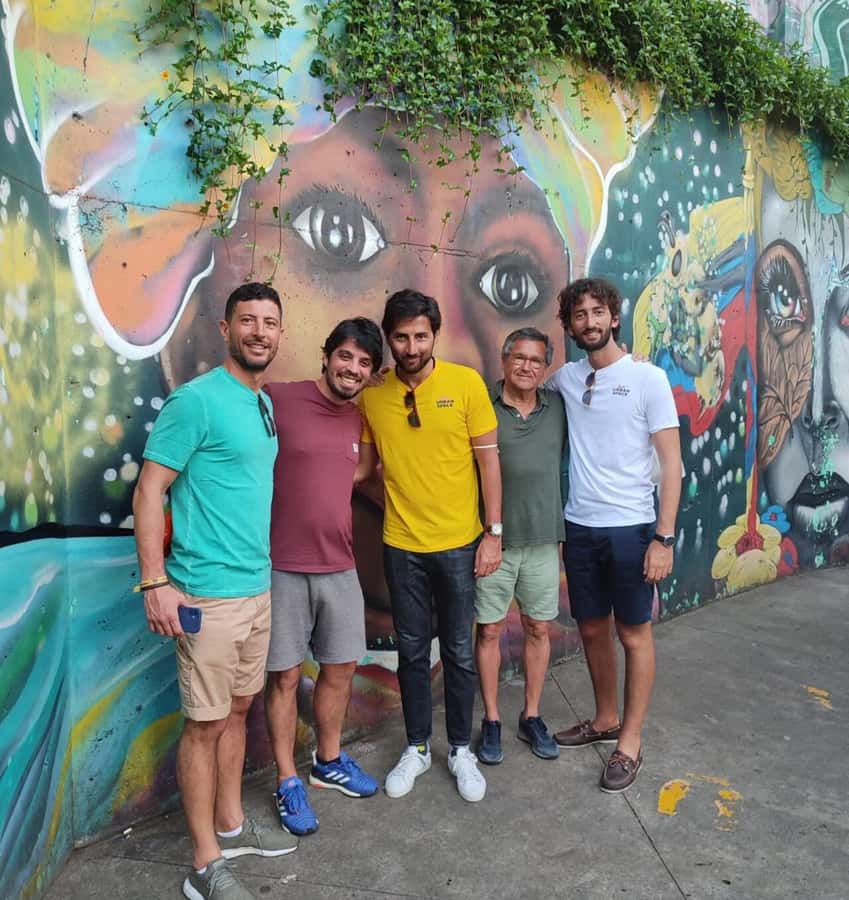 Medellín: Comuna 13 District Tour with Cable Car Ride - Why this four-hour route works so well