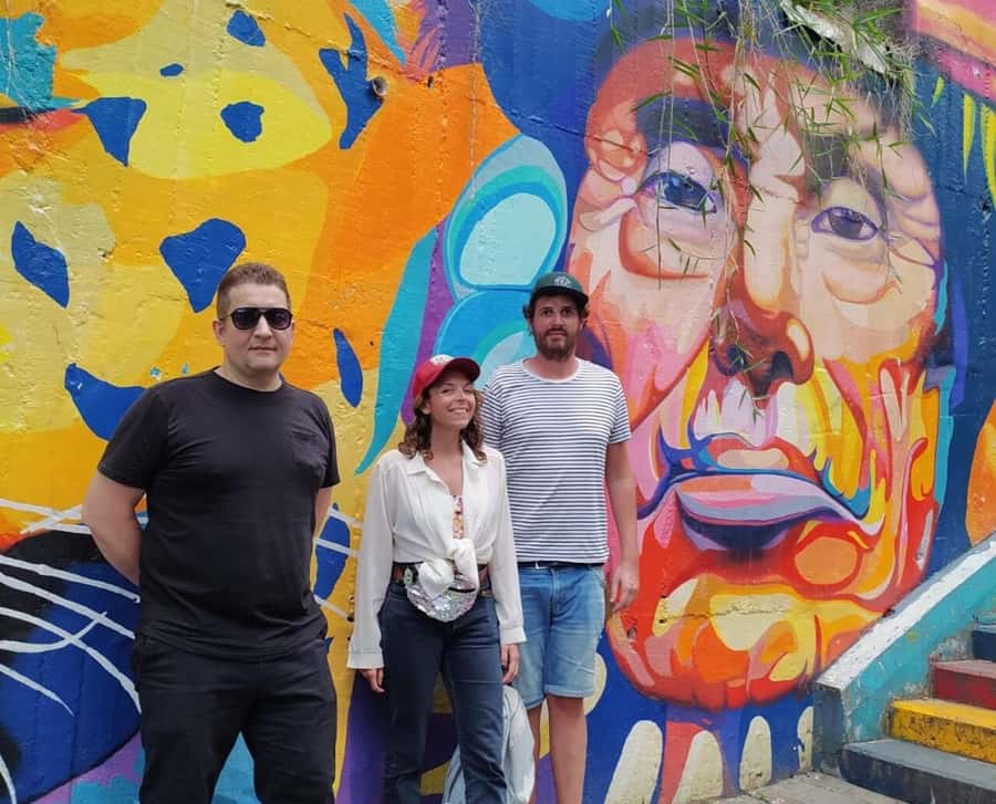 Medellín: Comuna 13 District Tour with Cable Car Ride - Meeting at Poblado and learning the metro