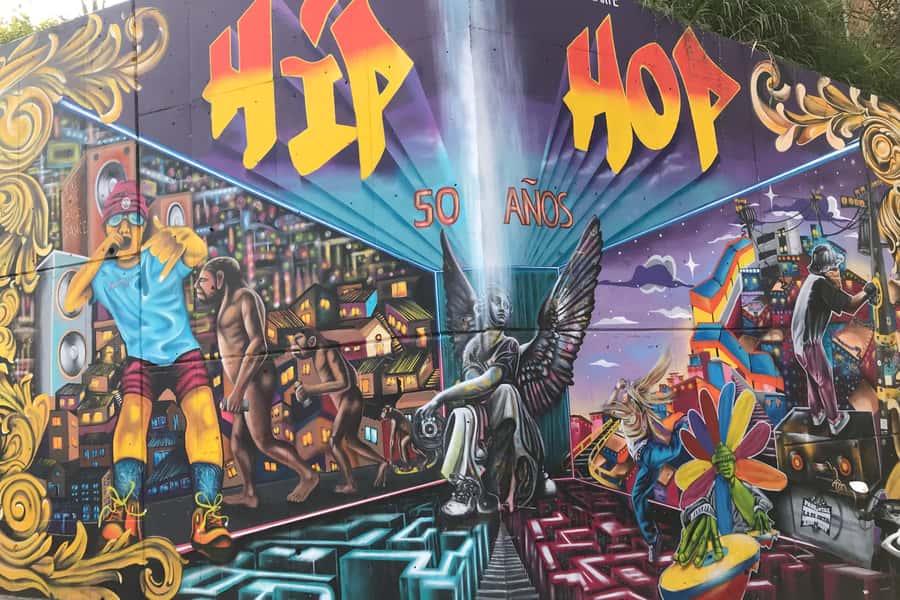Medellín: Comuna 13 (Graffitour) Discover the Transformation - Key points to know before you go