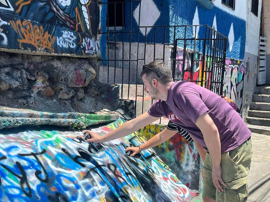 Medellín: Comuna 13 (Graffitour) Discover the Transformation - The slide, Canvas Gallery, and final stops