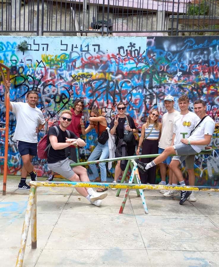 Medellín: Comuna 13 (Graffitour) Discover the Transformation - The opening half hour, history before spectacle
