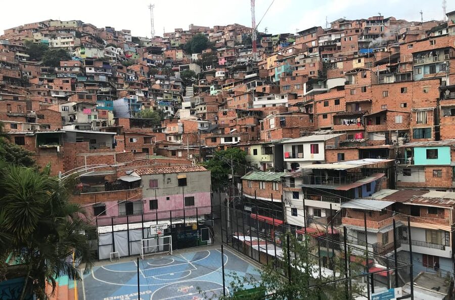 Medellín: Comuna 13 (Graffitour) Discover the Transformation - Line 4 and the first taste of performance
