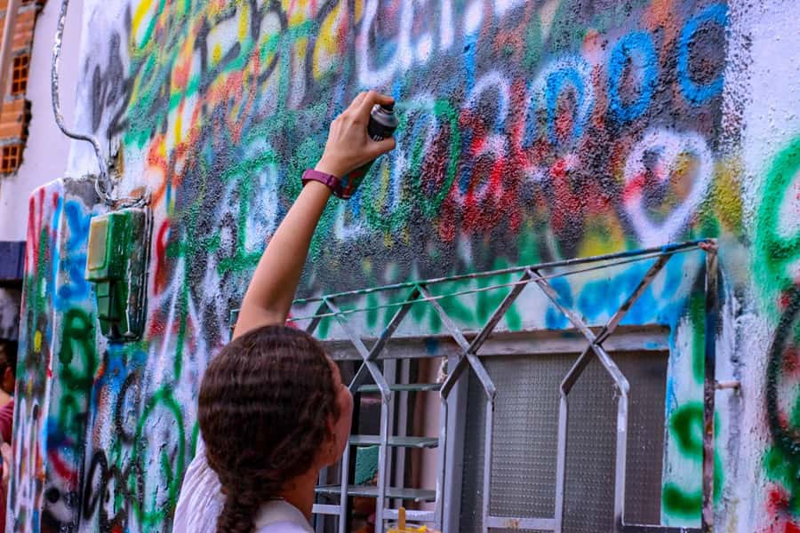 Medellín Comuna 13 local guides snacks and your own graffiti - Local galleries and the cost of supporting art