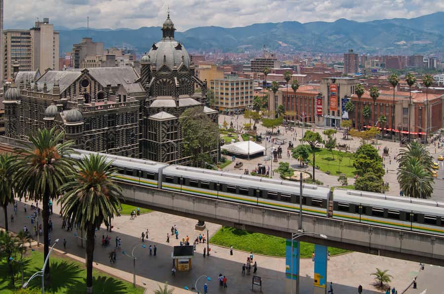 Medellín: Comuna 13, Pueblito Paisa, & Antioquia Museum Tour - Key points to know before booking