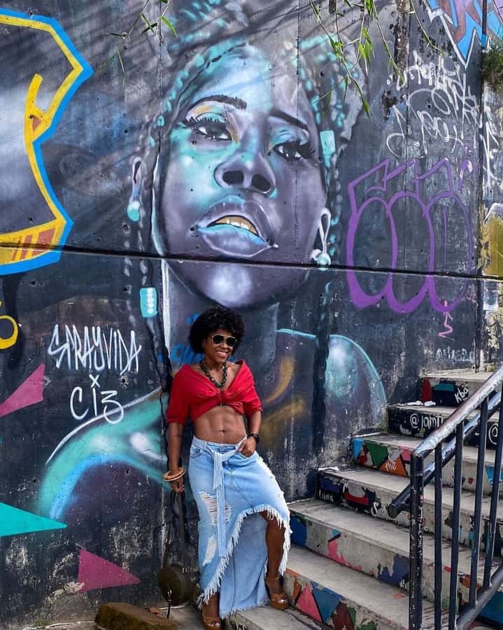 Medellín: Comuna 13 True Story and Street Food Tour - The guides are the heart of the experience