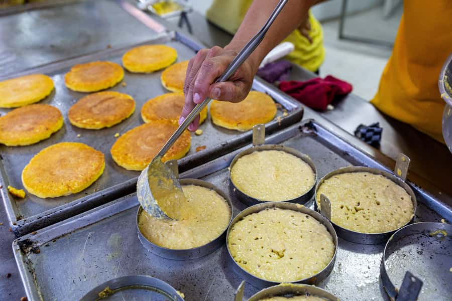 Medellín: E-bike and Foodie Tour - Unidad Deportiva de Belén and Parque Belén