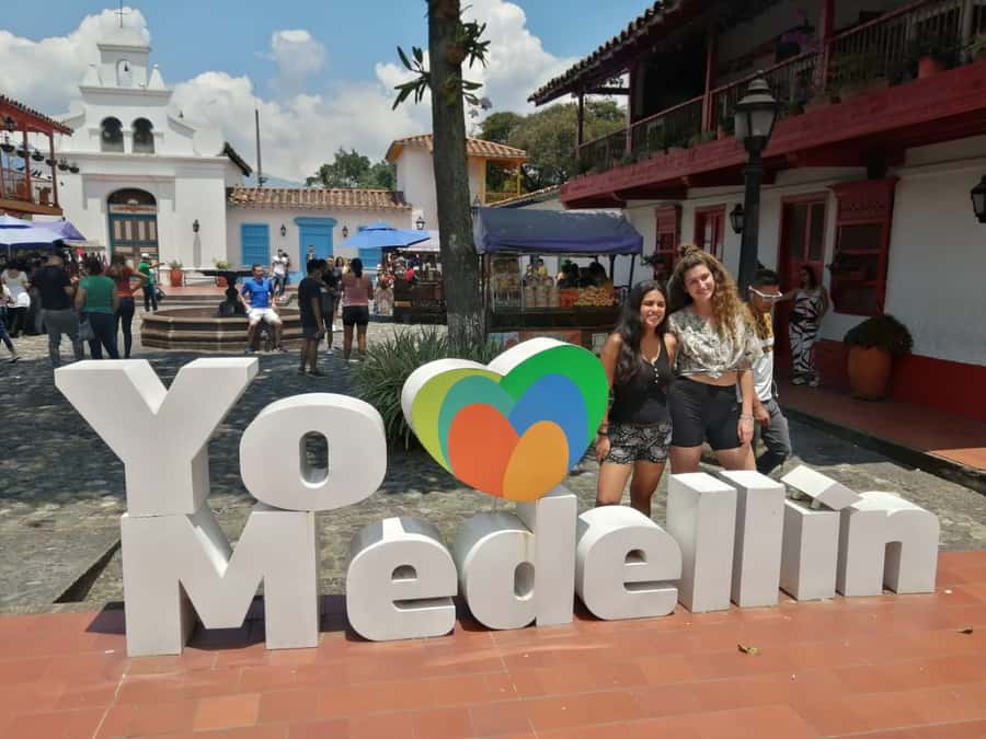 Medellin: Full Day Guided City Highlights Tour - One day to understand Medellín