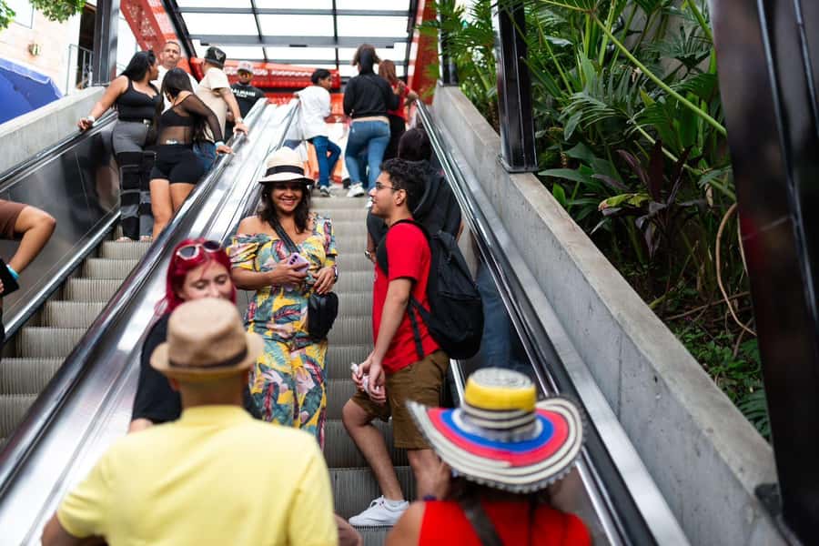 Medellin: Full Day Guided City Highlights Tour - Lunch puts Antioquia on the plate