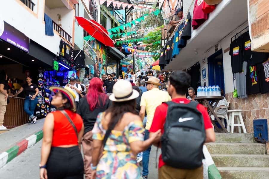Medellin: Full Day Guided City Highlights Tour - Guides are the make-or-break factor
