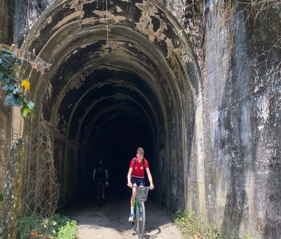 Medellín: Full-Day Mountain Bike Tour with Lunch - Key points at a glance