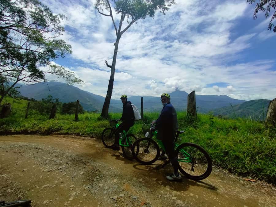 Medellín: Full-Day Mountain Bike Tour with Lunch - A traditional lunch that earns its place