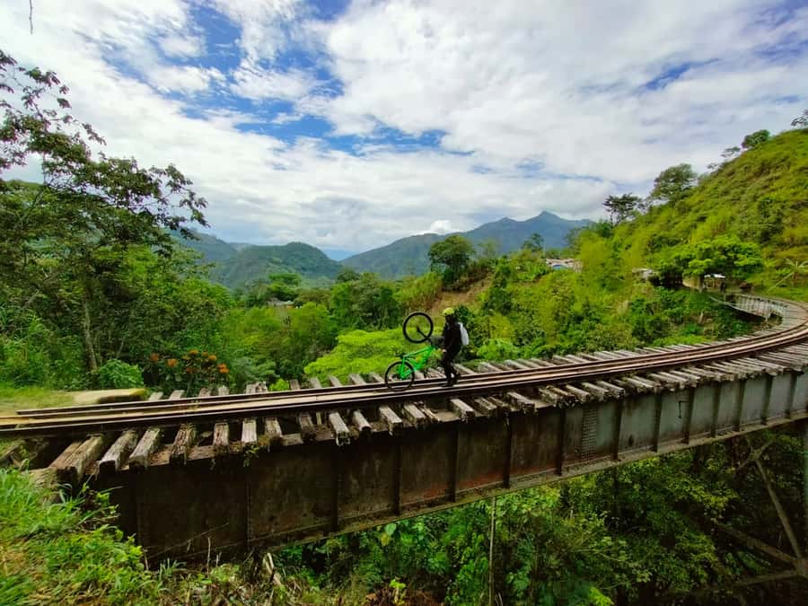Medellín: Full-Day Mountain Bike Tour with Lunch - How difficult is the cycling?