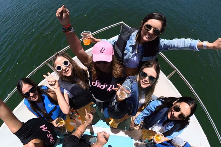 Medellin: Guatape and El Penol Rock Day Trip with Boat Ride - Guides, language, and the feel of the group