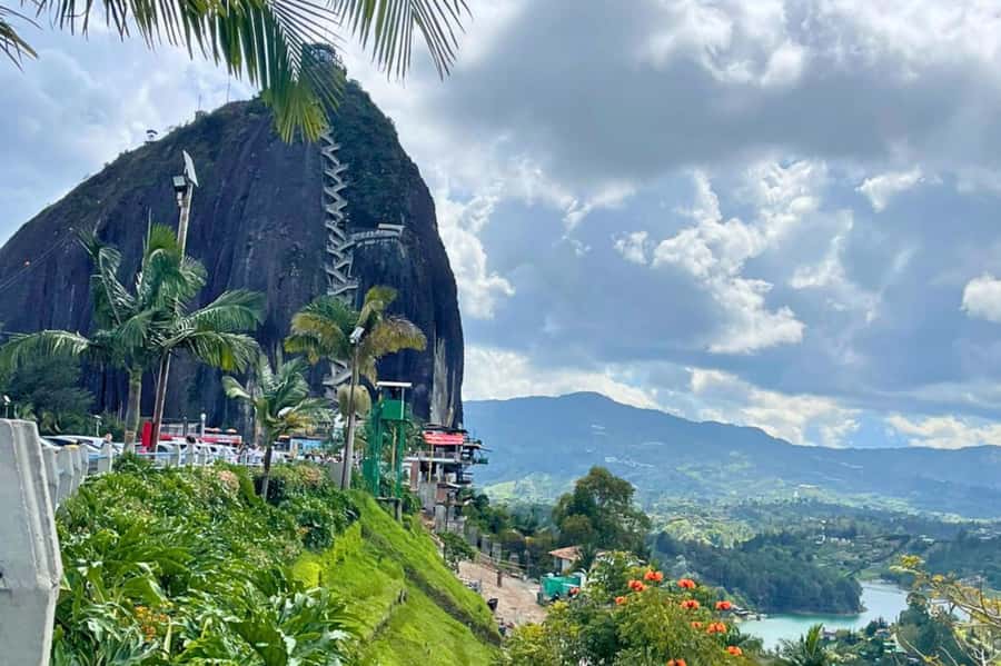 Medellin: Guatape and El Penol Rock Day Trip with Boat Ride - Breakfast before the main sights