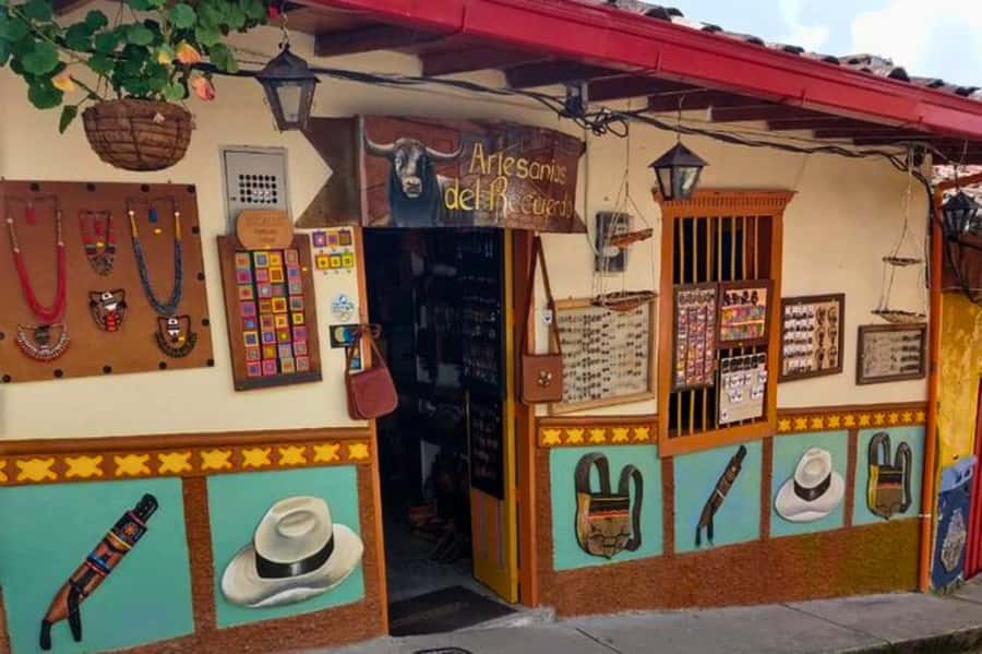 Medellin: Guatape and El Penol Rock Day Trip with Boat Ride - Lunch, then the colorful streets of Guatapé
