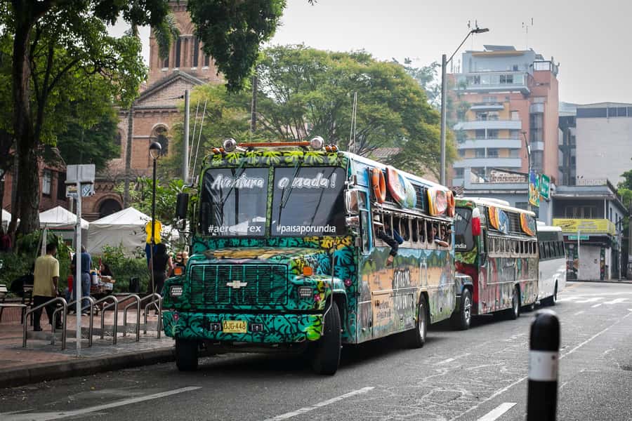 Medellin: Guatapé Day Trip & Boat to Pablo Escobar's Estate - Exploring Guatapé’s painted streets