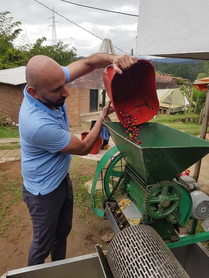Medellin: Guatape, El Peñol Coffee Farm Private Tour & Fruit - Transportation, timing, and group style