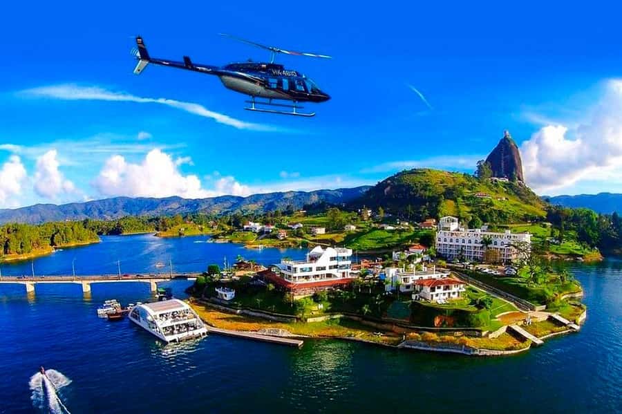 Medellín: Guatapé Private Tour with Helicopter & Boat Ride - Key points at a glance