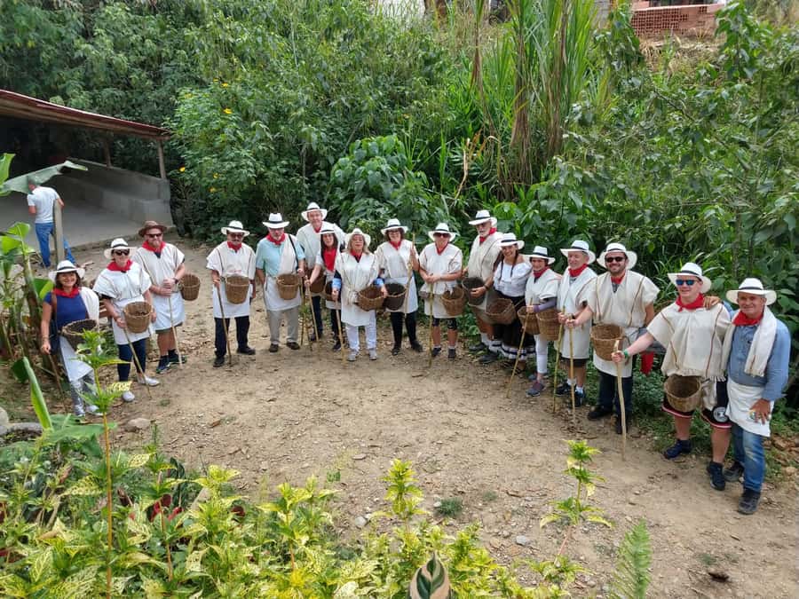 Medellín: Guatape Village with Coffee and Fruit Tasting Tour - Timing, pickup, and what to bring