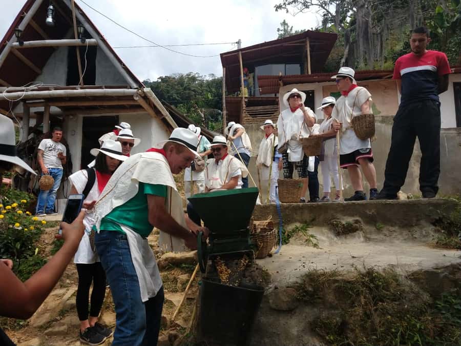 Medellín: Guatape Village with Coffee and Fruit Tasting Tour - The flooded town story at El Peñol