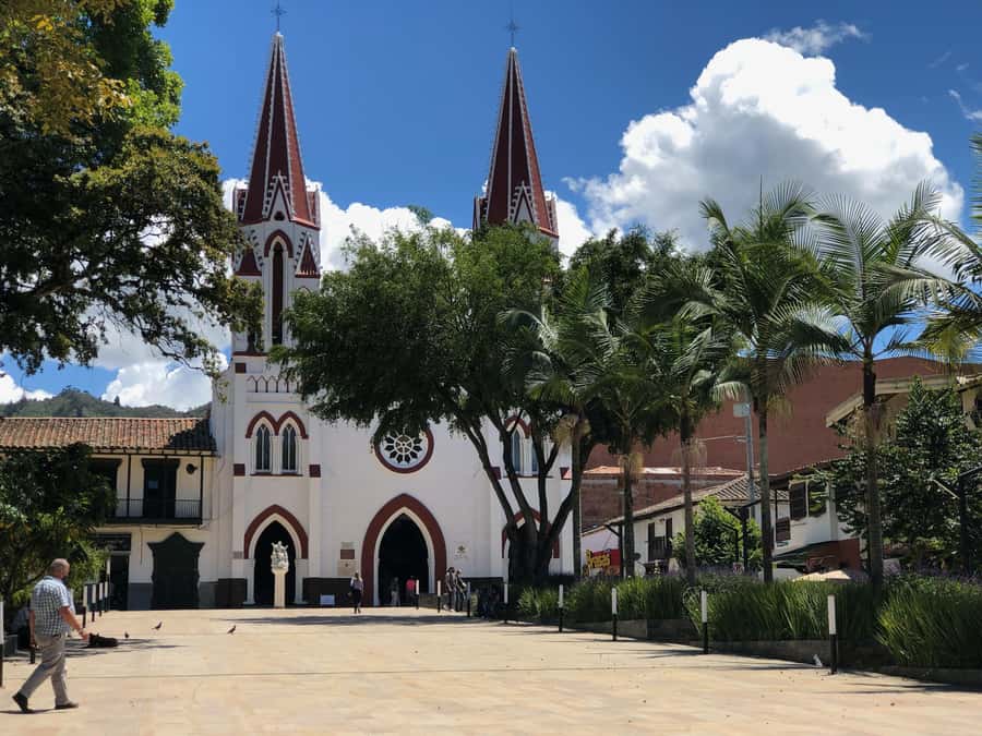 Medellín: Half-Day Private Colonial Towns Tour - Why Leave Medellín for the Eastern Towns?