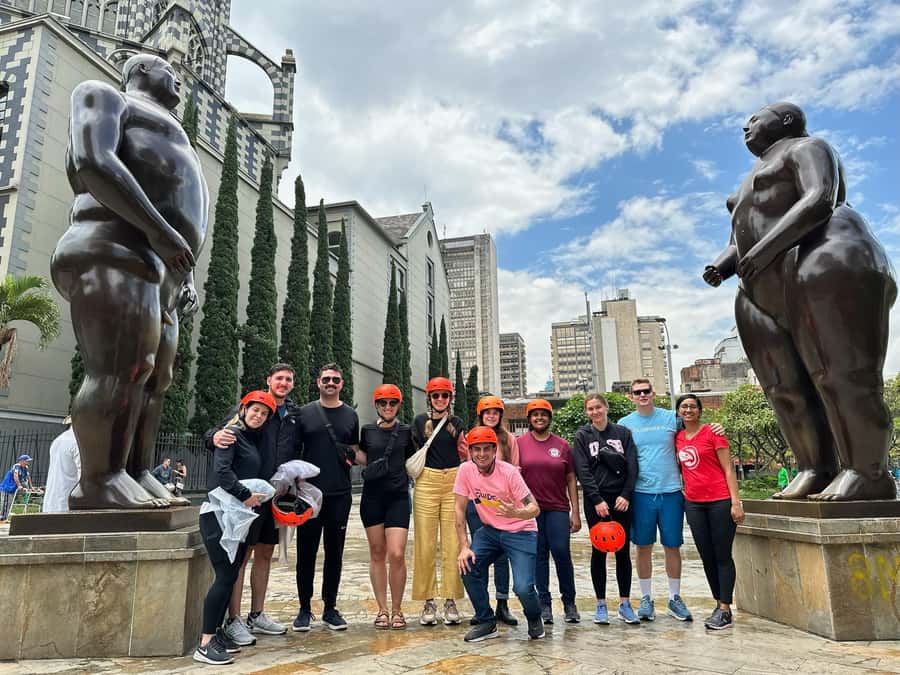 Medellín: History & Local Life Essentials Tour on an E-Bike - Perpetuo Socorro and the creative district