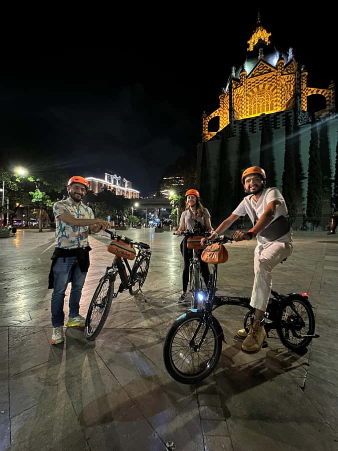 Medellín: History & Local Life Essentials Tour on an E-Bike - San Antonio Park and the meaning of Botero’s sculptures