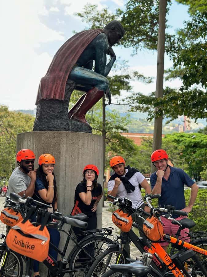 Medellín: History & Local Life Essentials Tour on an E-Bike - Parque de las Luces and the city after dark