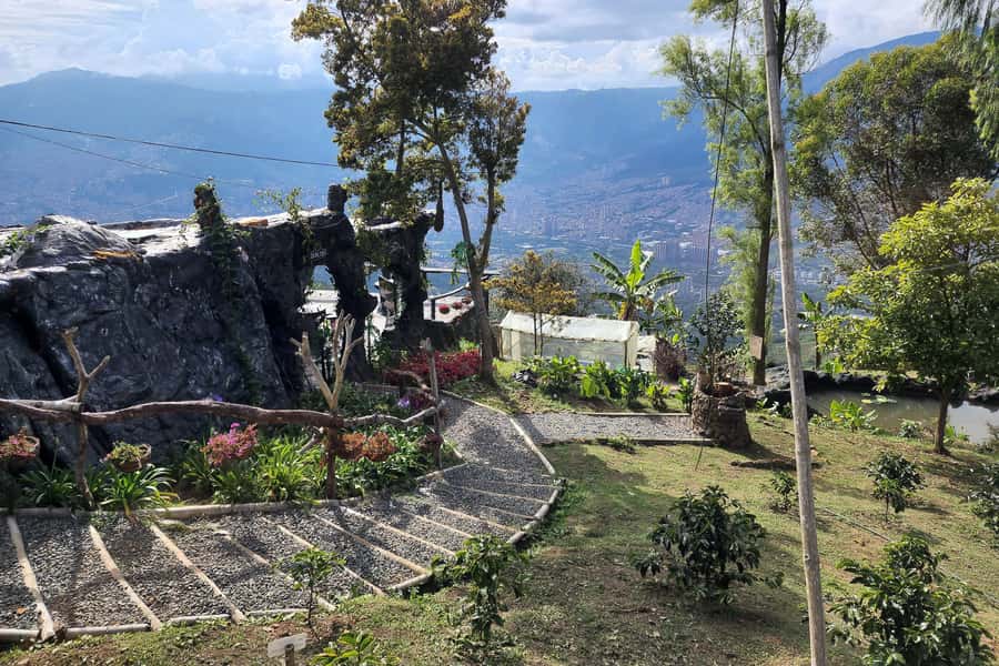 Medellin: Horseback Riding Coffee Farm Tour with Coffee Spa - Brewing coffee several different ways
