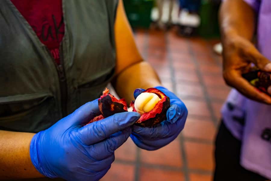 Medellín Multi-sensory Tour in the market, +15 Exotic Fruits - The fruit is the star, but the people make the difference