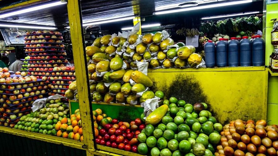 Medellín Multi-sensory Tour in the market, +15 Exotic Fruits - How much food will you actually eat?