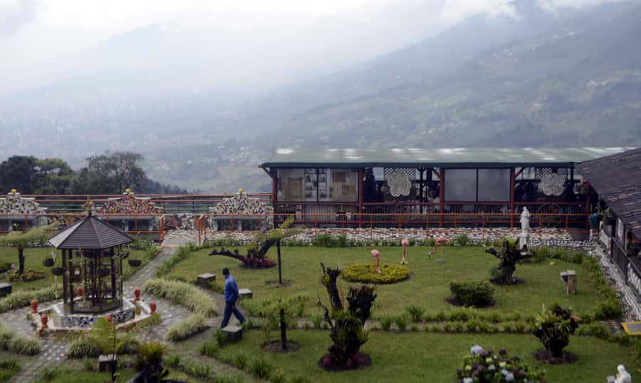 Medellín: Pablo Escobar Jail Private Tour - Starting with Escobar’s rise from car theft to cartel power