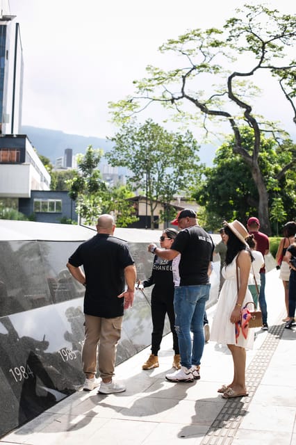 Medellín: Pablo Escobar Tour incl. museum & transportation - Casa Museo Pablo Escobar and its bullet-riddled evidence