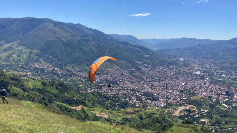 Medellín Paragliding - Go Pro Included - Why paragliding works so well in Medellín