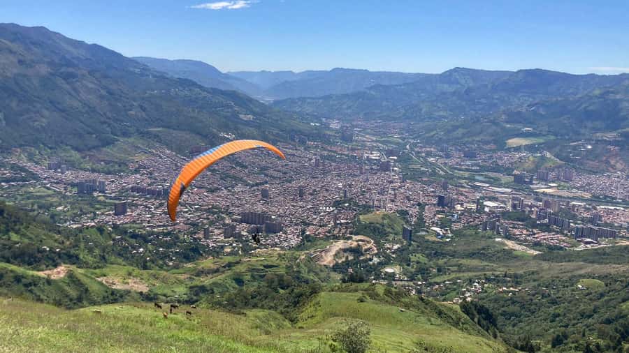 Medellín Paragliding - Go Pro Included - Registration and preparation at San Felix