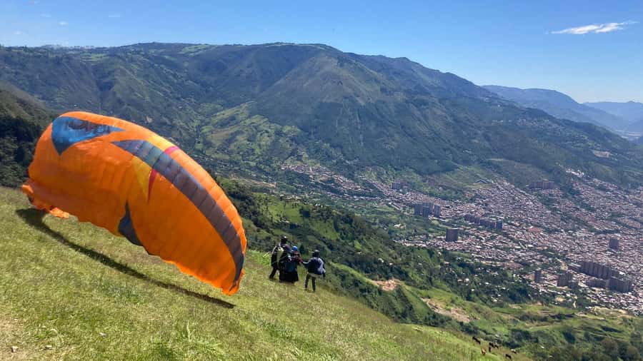 Medellín Paragliding - Go Pro Included - Returning to Medellín by private vehicle