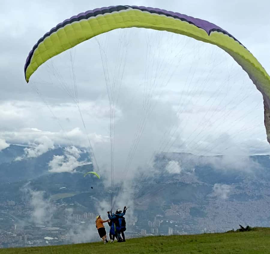Medellín: Paragliding in the Colombian Andes - What the 15-minute tandem flight feels like