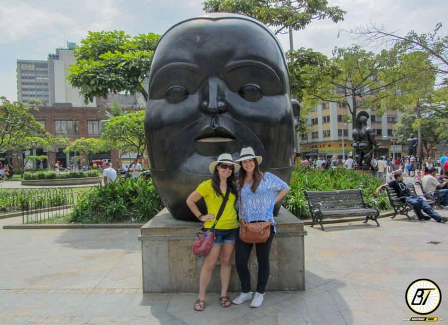 Medellín: Private City Tour and Comuna 13 Tour - Lights Park, Junin Street, and Public Space