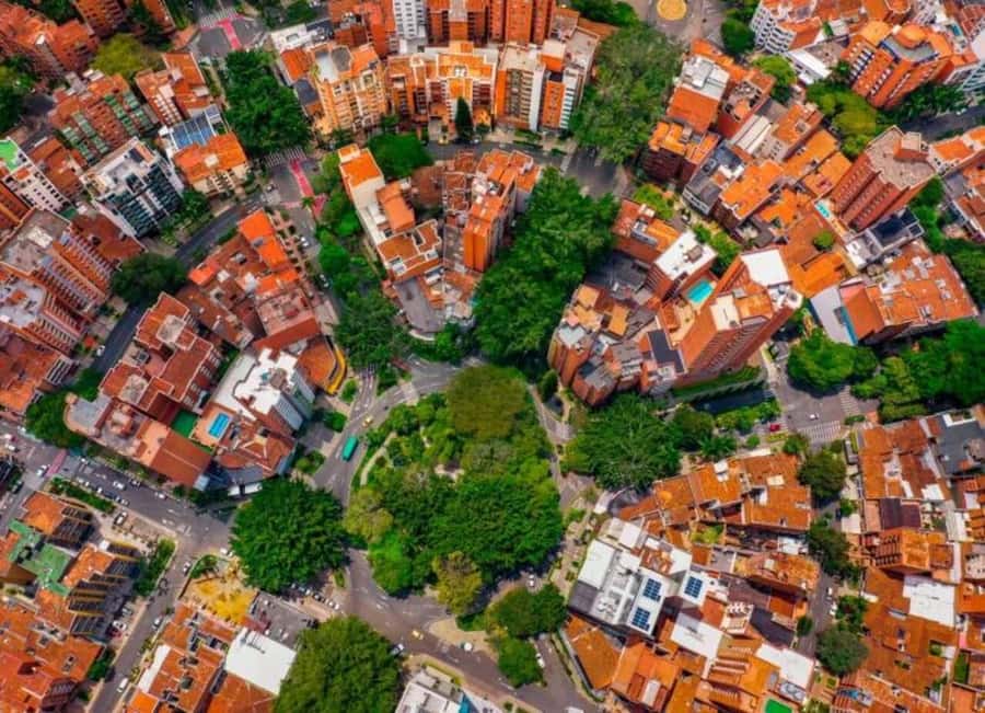 Medellín: Private City Tour and Comuna 13 Tour - Entering Comuna 13’s Difficult Past