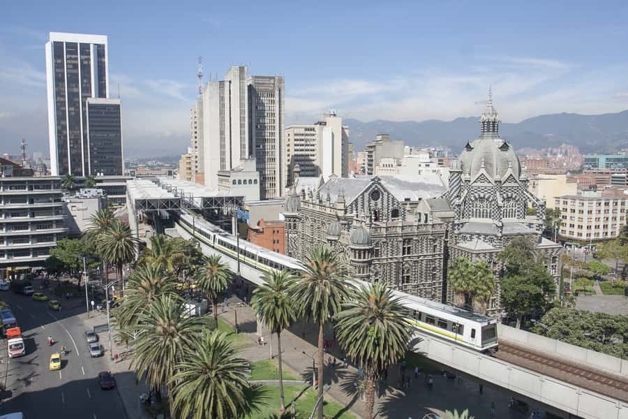 Medellín: Private City Tour with Metrocable and Comuna 13 - Comuna 13: Art With A Story Behind It