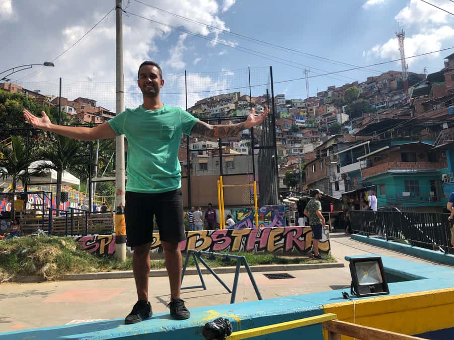 Medellín: Private Comuna 13 Street Art Tour - Electric escalators and the top observation deck