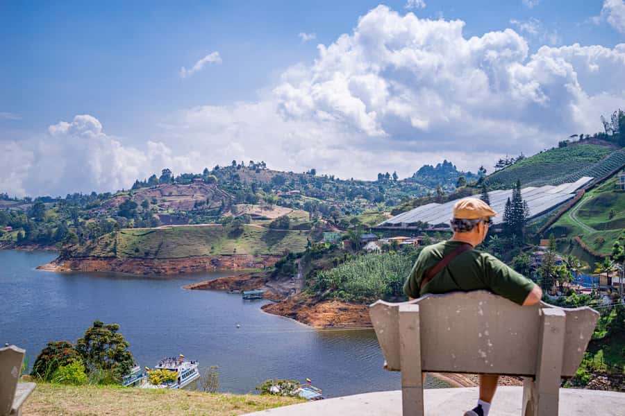 Medellín: Private Guatapé Tour w/ Breakfast, Lunch & Cruise - Guatapé’s streets tell stories in plaster and paint